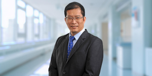 Dr. Leong Kin Wah: Spesialis Penyakit Dalam di Gleneagles Hospital Penang