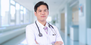 Dr. Thanyawat Sasanakietkul, Top Spesialis Bedah Kepala & Leher di Bangkok Hospital, Thailand